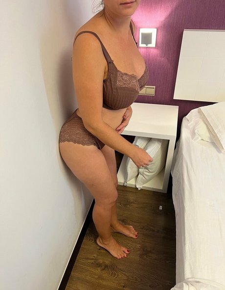 kellnerin nur fans hübsche nackt archiv