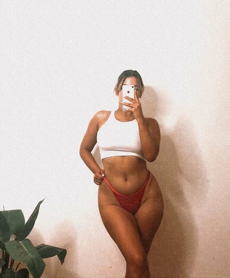 Tahlia A erwachsene foto