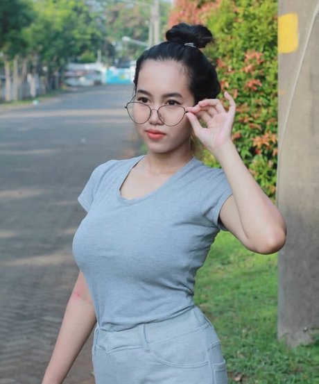 dünnes model onlyfans hübsche perfekte foto