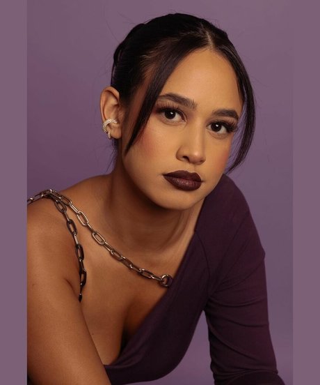 Emily Tosta xxx nackt bild