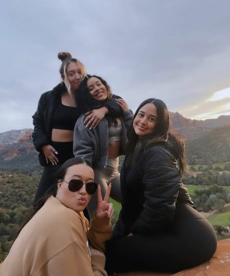 Emily Tosta exklusive akt foto