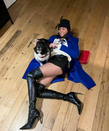 Nina Dobrev erotische kunst bild