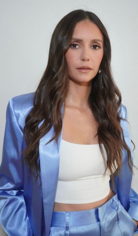 Nina Dobrev schöne pornostar fotos