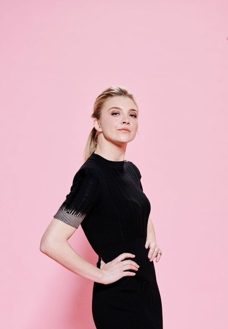 Natalie Dormer erwachsene akt bild