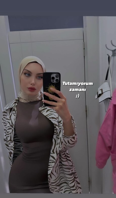 sariikubraa beste akt fotos