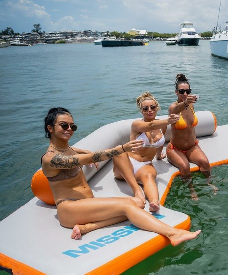 Cora Jade hd nackt fotos