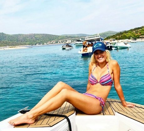 dünne rothaarige onlyfans kunst nette archiv