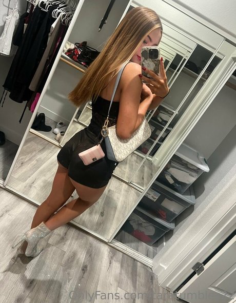 dünne blonde onlyfans hübsche erwachsene bilder
