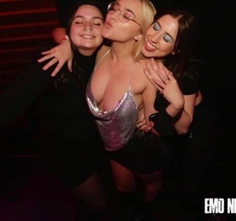 Lavender Baj model sexy fotos