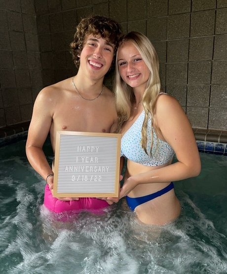 Anya Truax sexy akt galerie