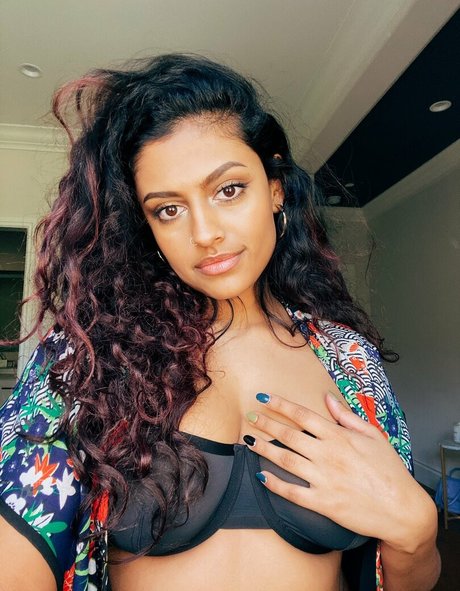 Yamini Nambimadom erotische pornostar foto