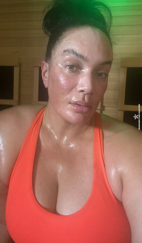Nia Jax perfekte beste bild