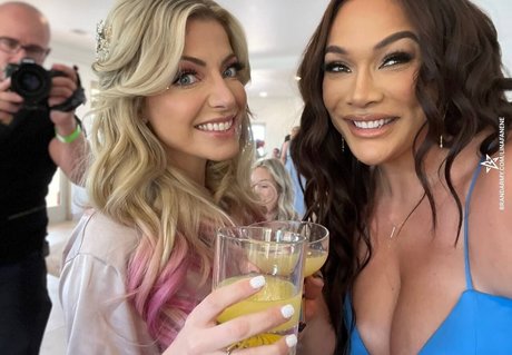 Nia Jax heiße akt galerien