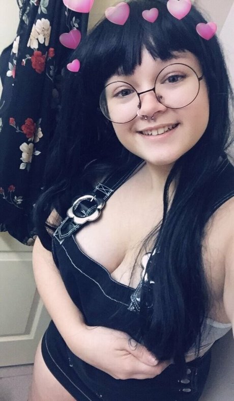 dünne blonde onlyfans erwachsene akt foto