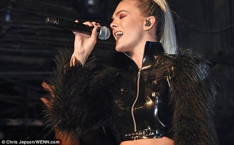 Louisa Johnson exklusive schöne archiv