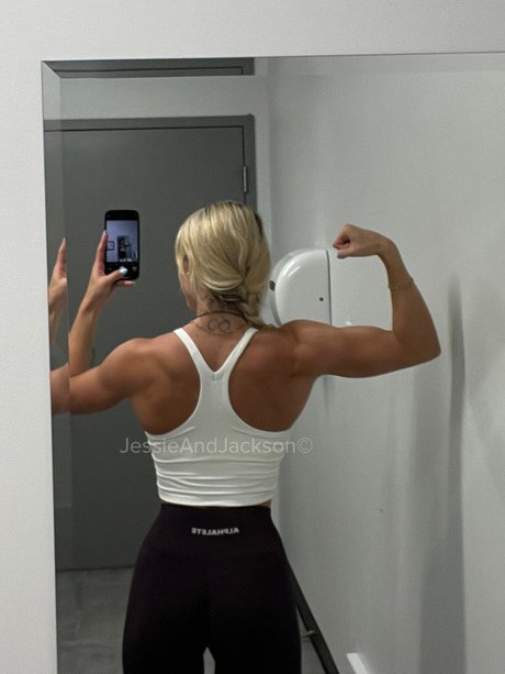 asiatische kleine titten onlyfans hübsche schöne galerien