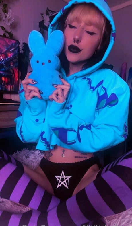 Stepsislillith model perfekte bilder