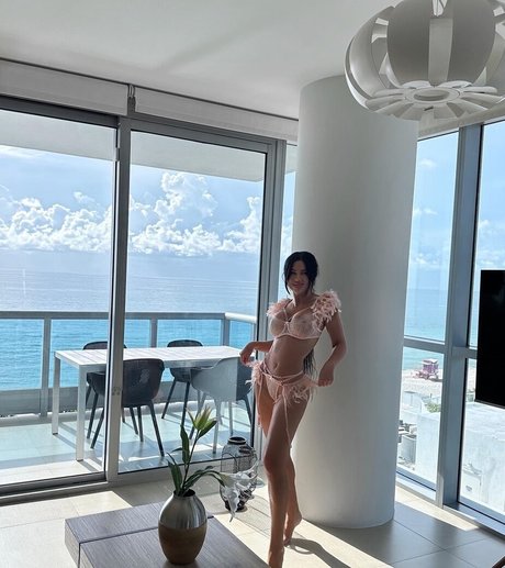 weiße shemale-onlyfans erotische nackte bilder