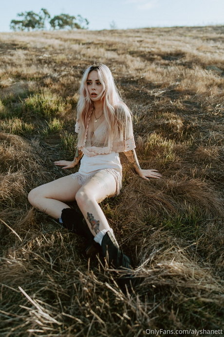 Alysha Nett erotische erwachsene bilder