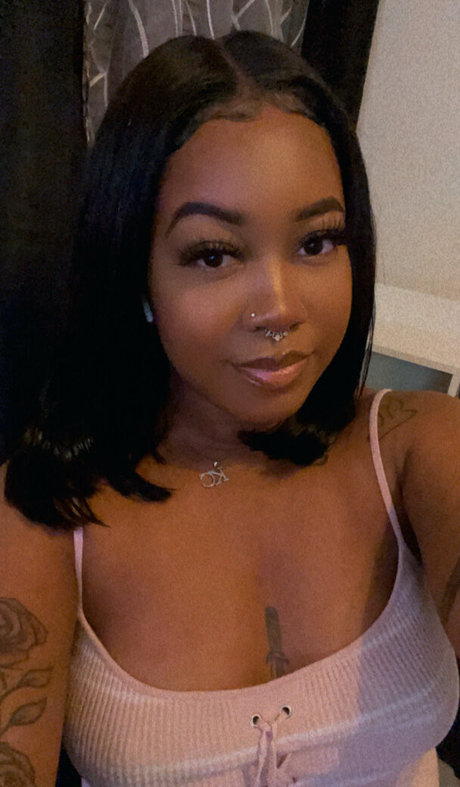 chanelmcqueen top pornografische bild