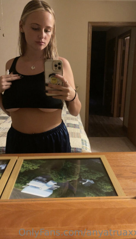 Anya Truaxx hübsche foto