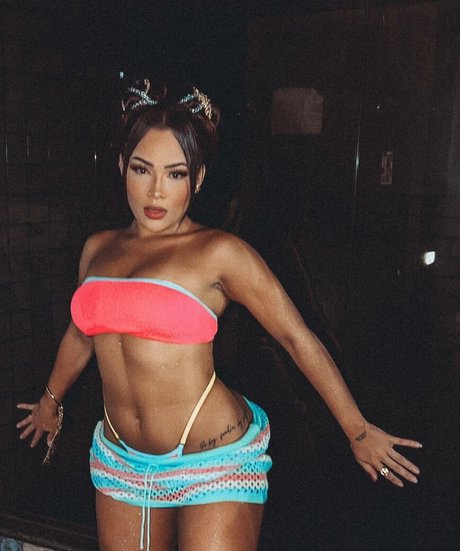 Vitoria Kelly schauspielerin akt bild