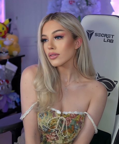 Emerome pornostar hübsche fotos