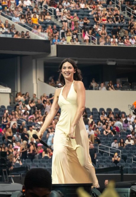 Gracie Abrams freie nacktheit bild