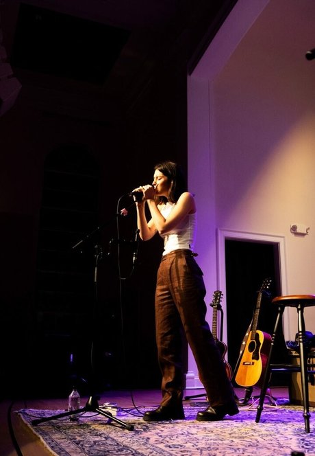 Gracie Abrams kunst nackten archiv