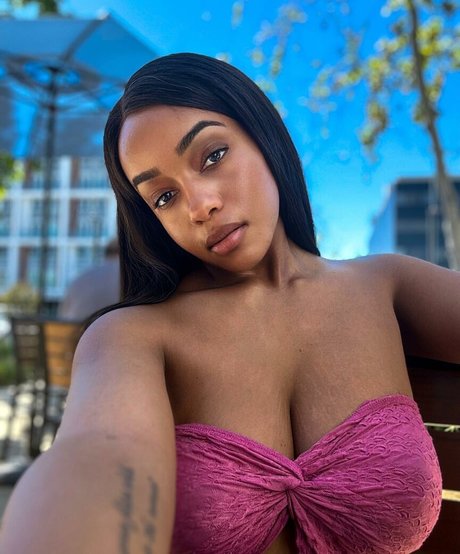 Lily Starfire model nackte bilder