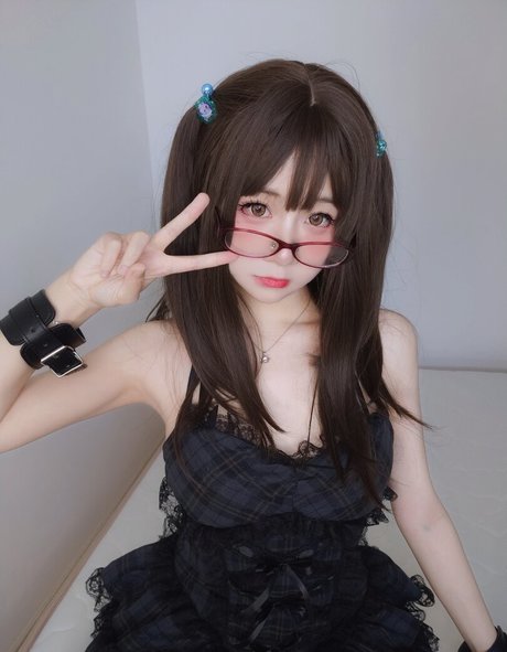 YaoYaoQwQ model sexy bild