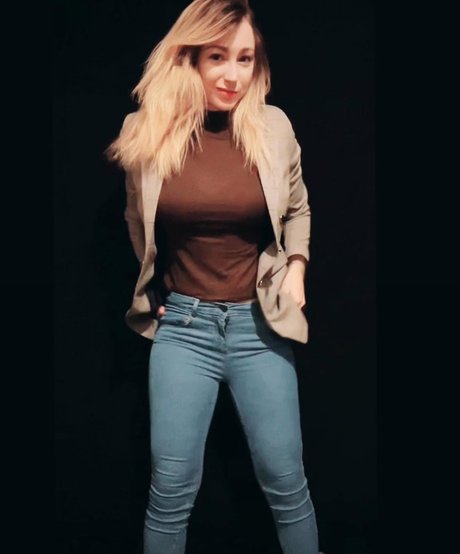 Elisa Calvi porno kunst archiv