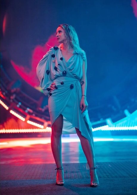 Laure Valee erwachsene nacktheit fotos