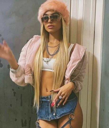 kurvige milf-onlyfans erotische nackt foto