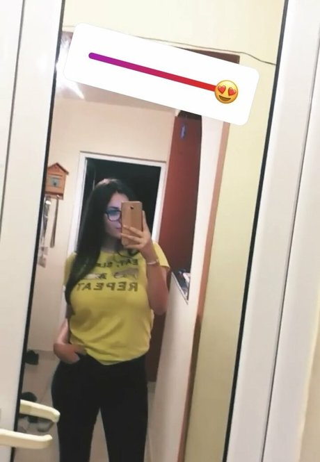 Andreea Buga freie nackte foto