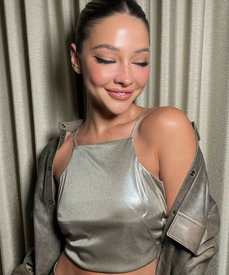 Madelyn Cline model erwachsene galerie