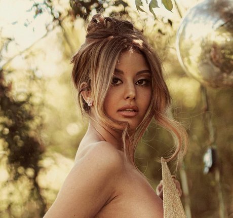 Zahia Dehar heiße schöne galerie