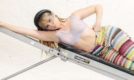 Lexee Smith kunst nackte galerie