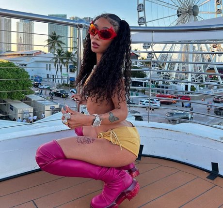 asiatische kleine titten onlyfans kostenlose perfekte fotos