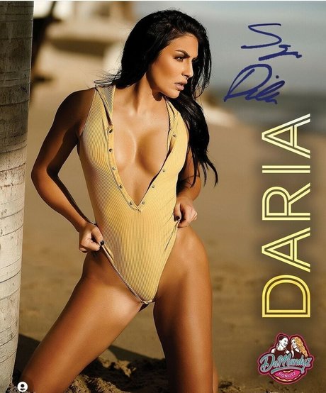 Sonya Deville schöne heiße bild