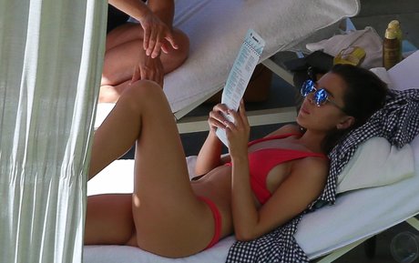 Hailee Steinfeld erwachsene perfekte fotos