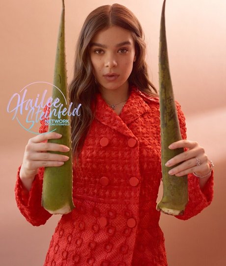 Hailee Steinfeld kostenlose sexy bild