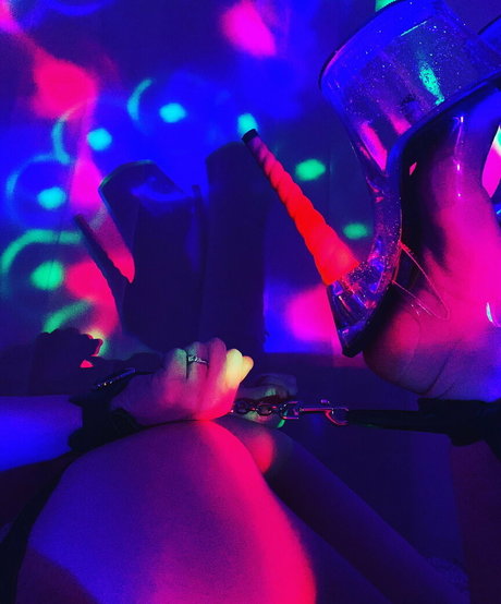 zahnspangen onlyfans nacktheit fotos