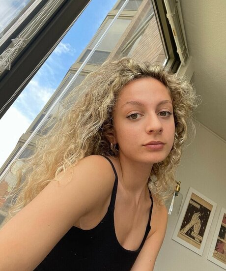 Julia Dicesare erwachsene schöne fotos