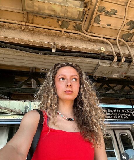 Julia Dicesare schöne perfekte bilder