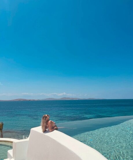 Izzi Dame kunst nackte galerien