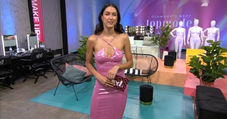 Rebecca Mir erotische erwachsene bild