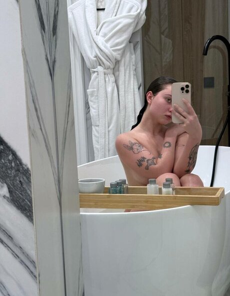 zierliche mädchen nur fans exklusive erotische bild