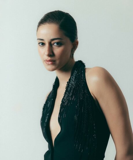 Ananya Pandey top akt bild