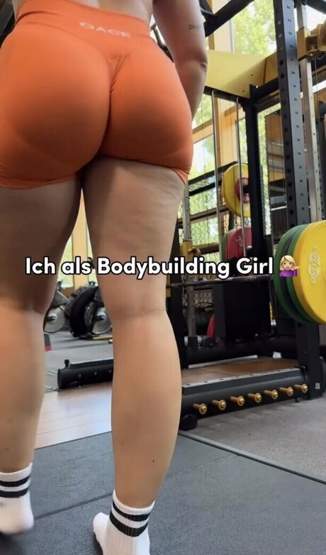 Lisa Marie Wohlmuth sexy kunst bild